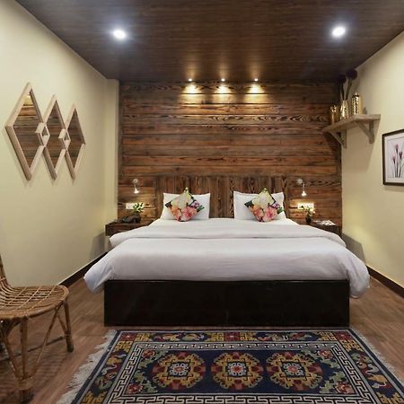 מוסורי Nirvana Lodge And Lounge מראה חיצוני תמונה