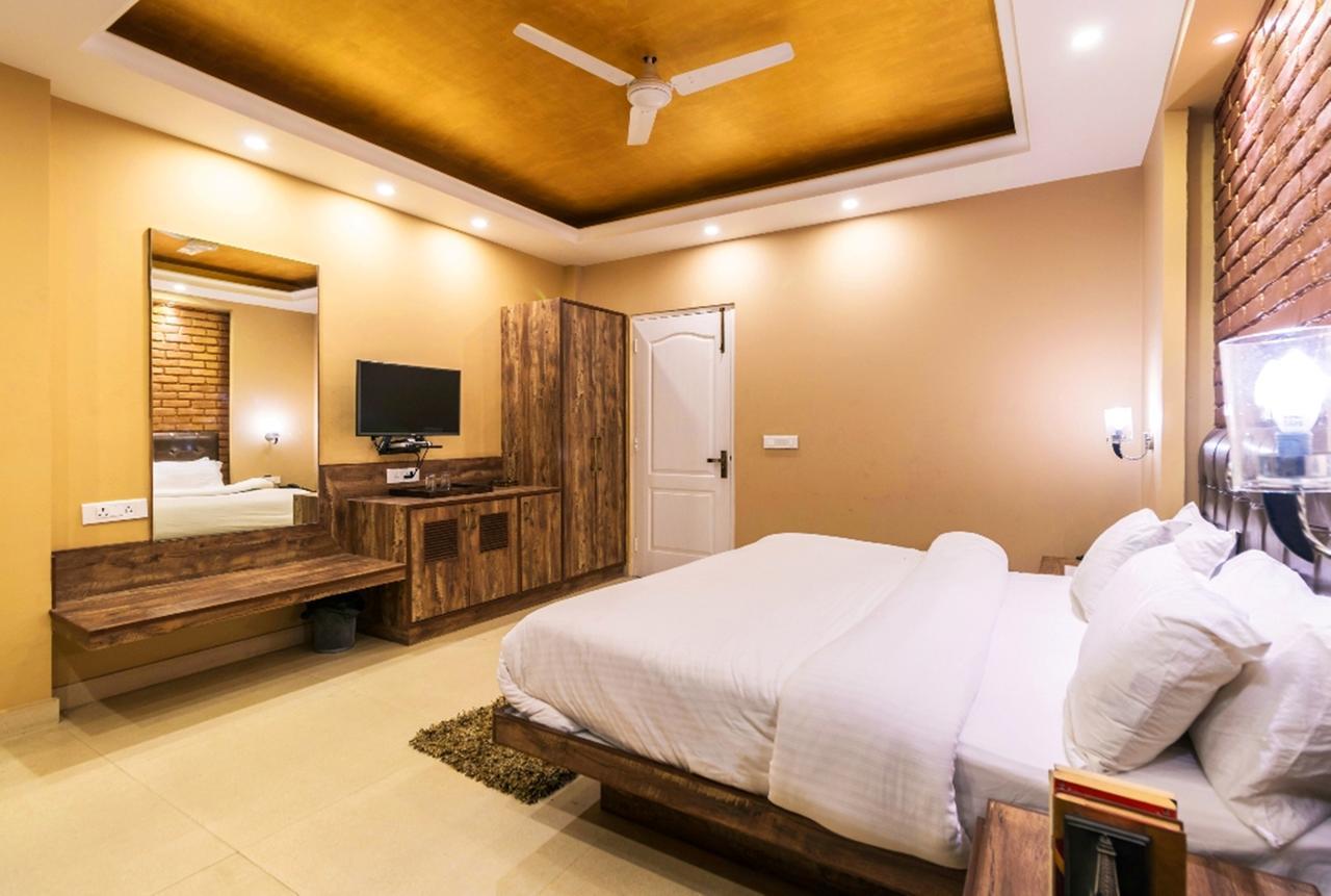 מוסורי Nirvana Lodge And Lounge מראה חיצוני תמונה