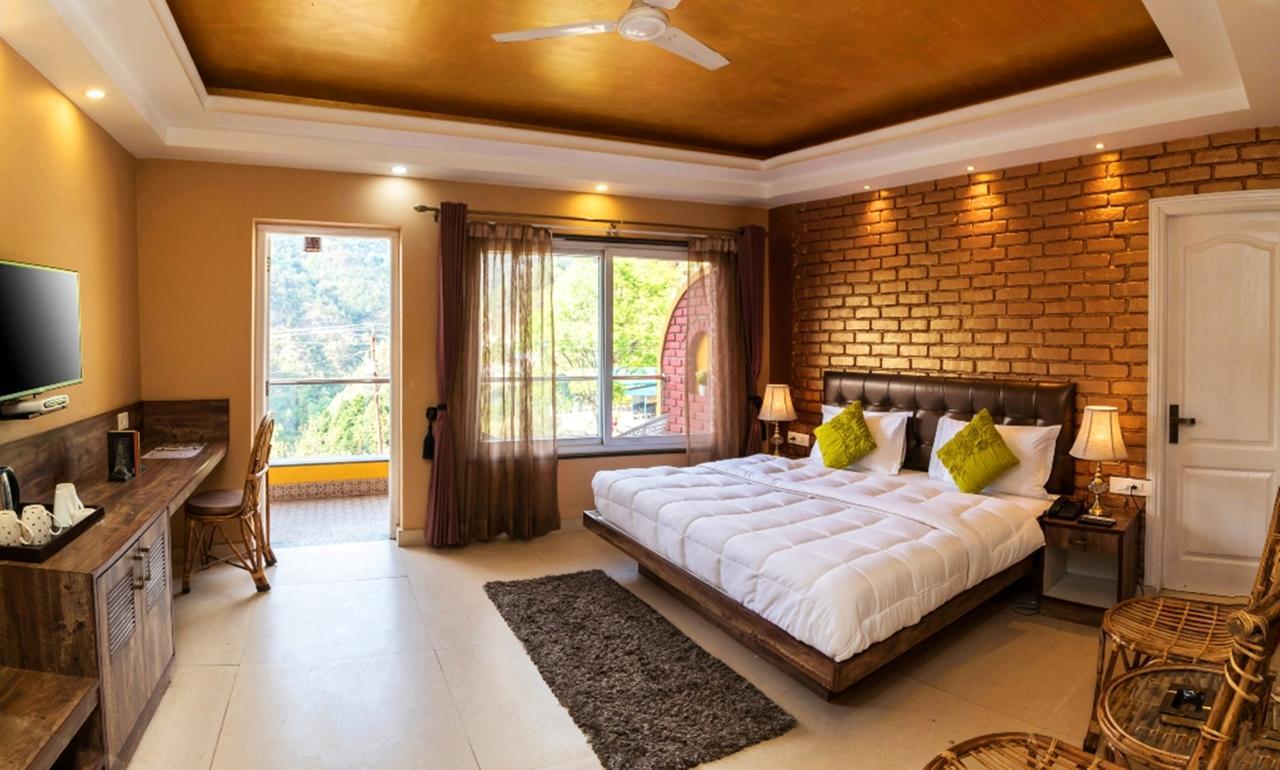 מוסורי Nirvana Lodge And Lounge מראה חיצוני תמונה