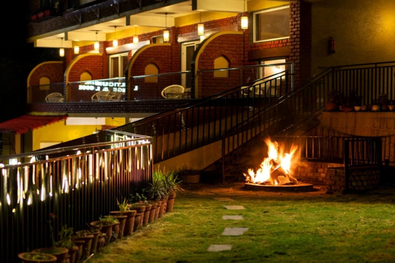 מוסורי Nirvana Lodge And Lounge מראה חיצוני תמונה