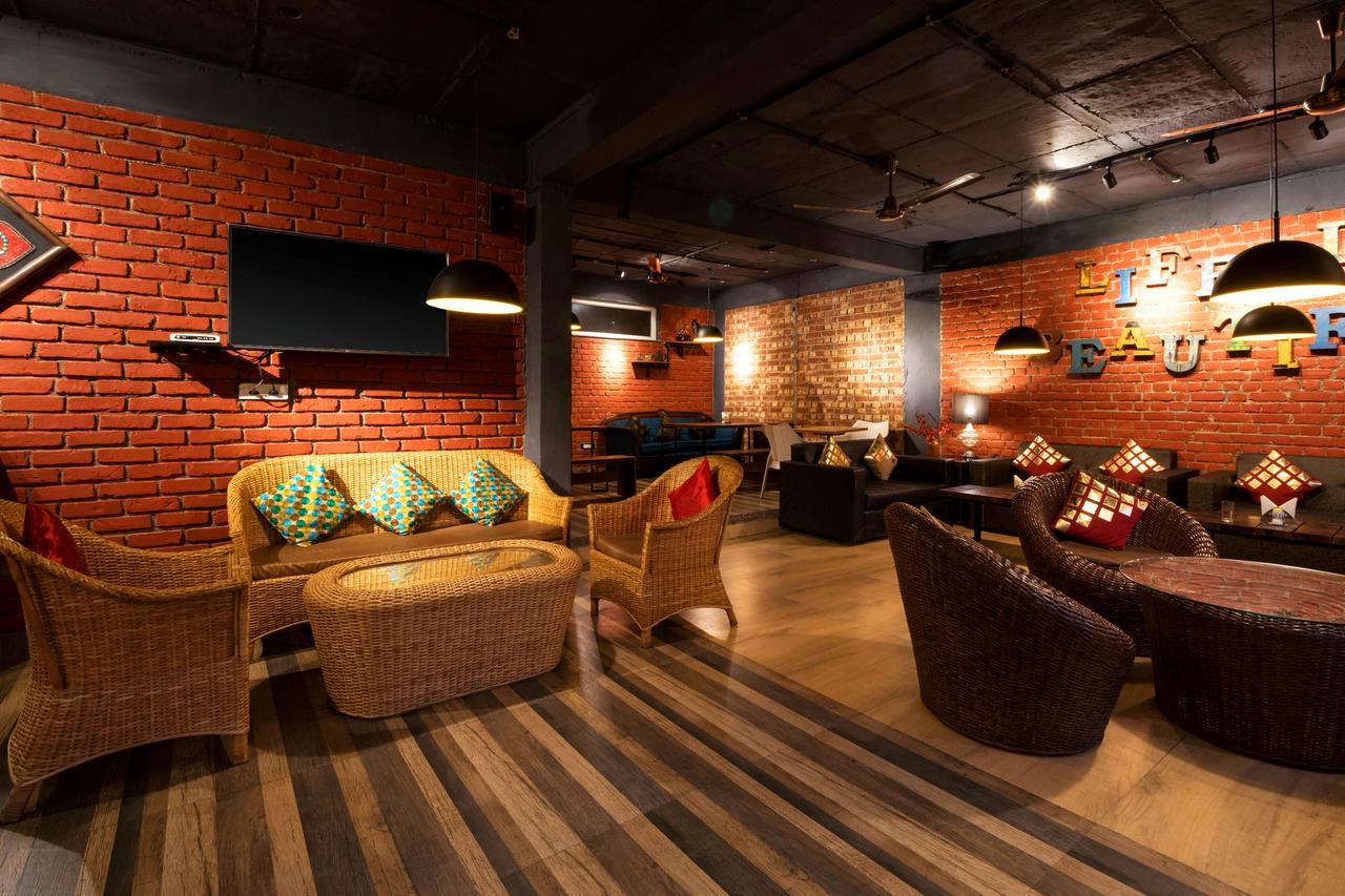 מוסורי Nirvana Lodge And Lounge מראה חיצוני תמונה