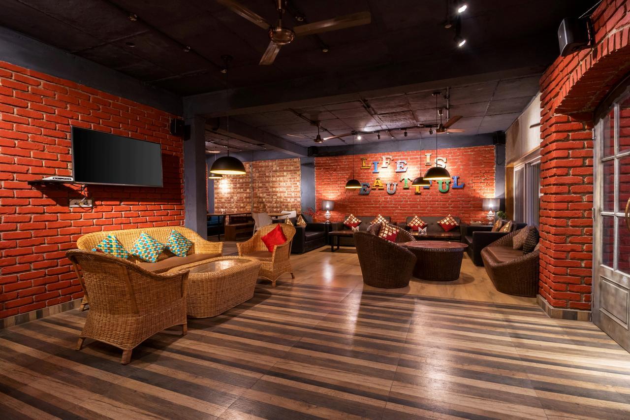 מוסורי Nirvana Lodge And Lounge מראה חיצוני תמונה