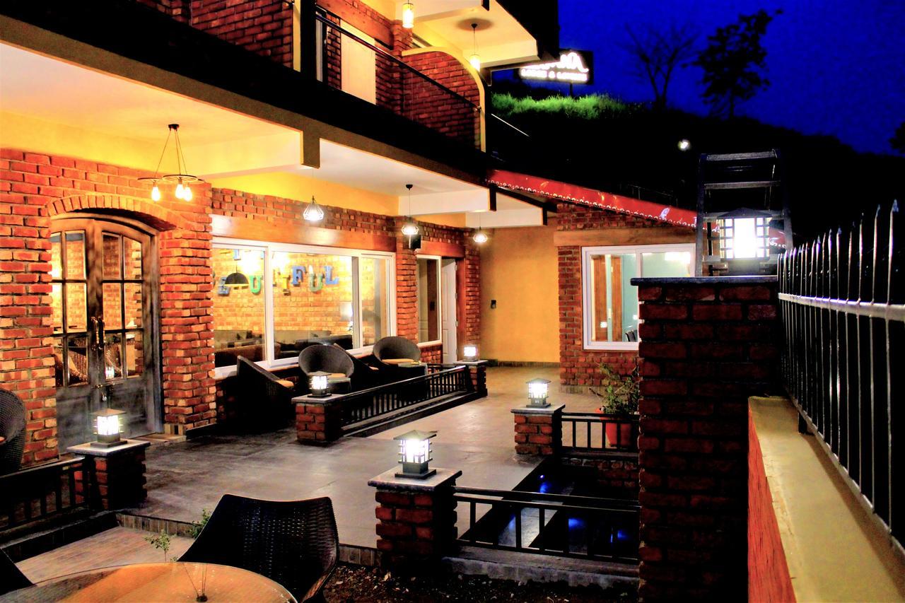 מוסורי Nirvana Lodge And Lounge מראה חיצוני תמונה
