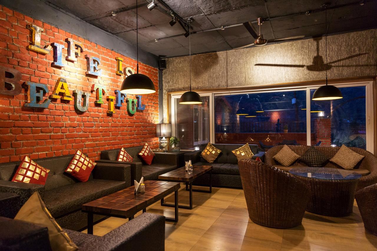 מוסורי Nirvana Lodge And Lounge מראה חיצוני תמונה