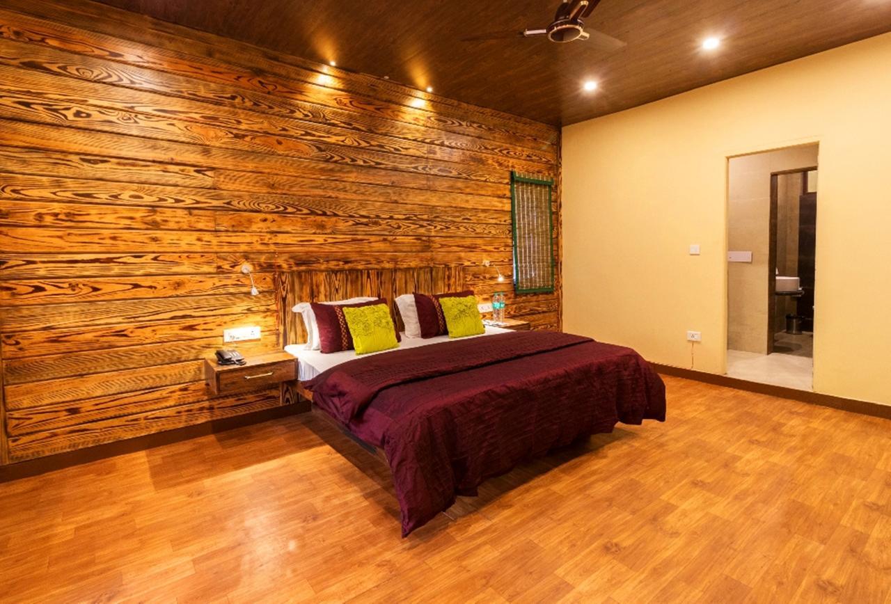 מוסורי Nirvana Lodge And Lounge מראה חיצוני תמונה