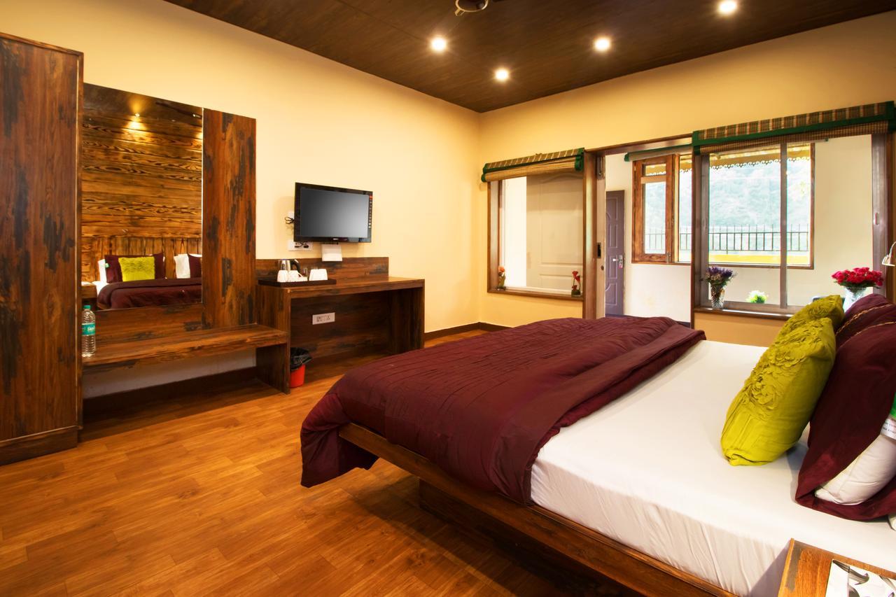 מוסורי Nirvana Lodge And Lounge מראה חיצוני תמונה