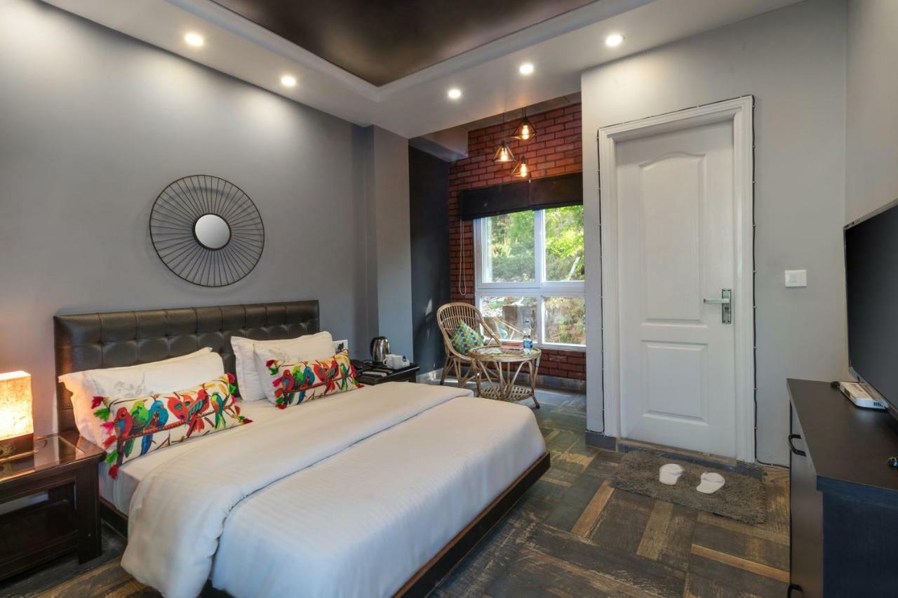 מוסורי Nirvana Lodge And Lounge מראה חיצוני תמונה