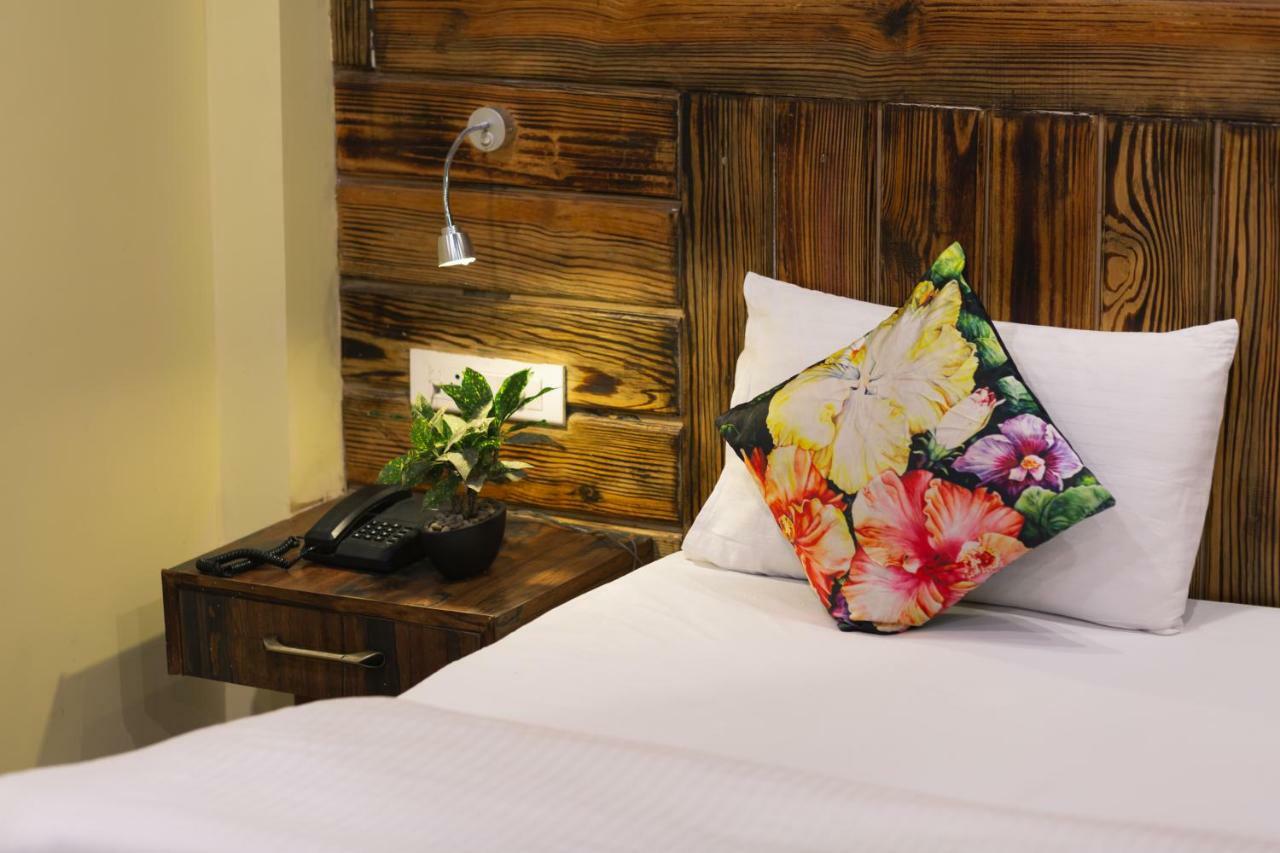 מוסורי Nirvana Lodge And Lounge מראה חיצוני תמונה